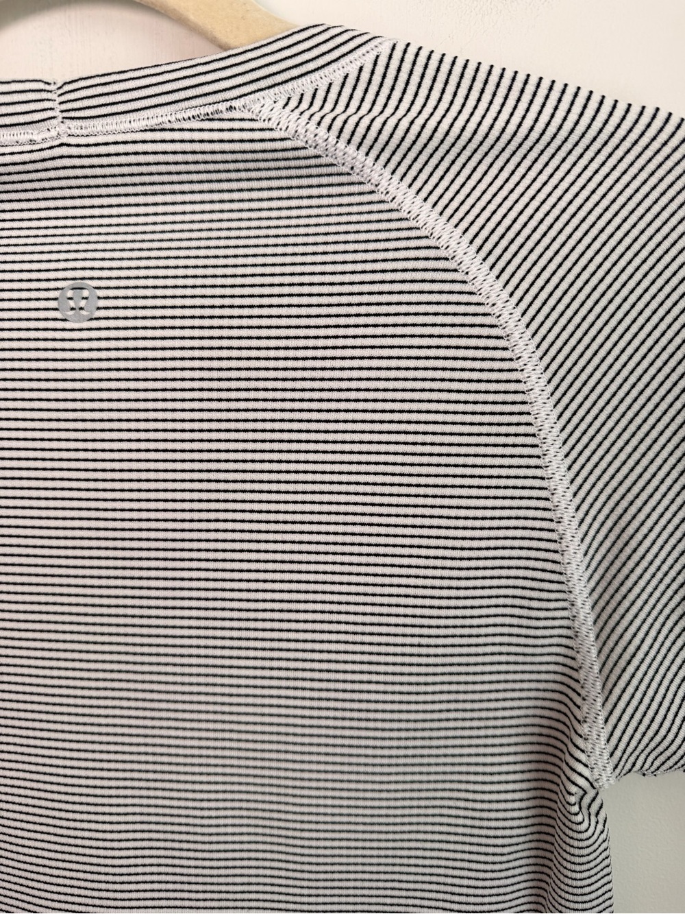 Lululemon Swiftly Tech Short Sleeve 2.0 - Picture 8 of 9